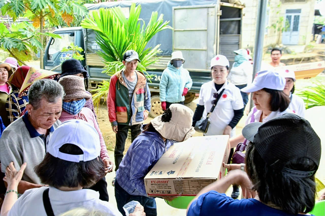 Giáng Sinh giữa bão lũ